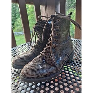 White Mountain Snakeskin Faux Leather Ankle Lace Up Boots Size 6.5